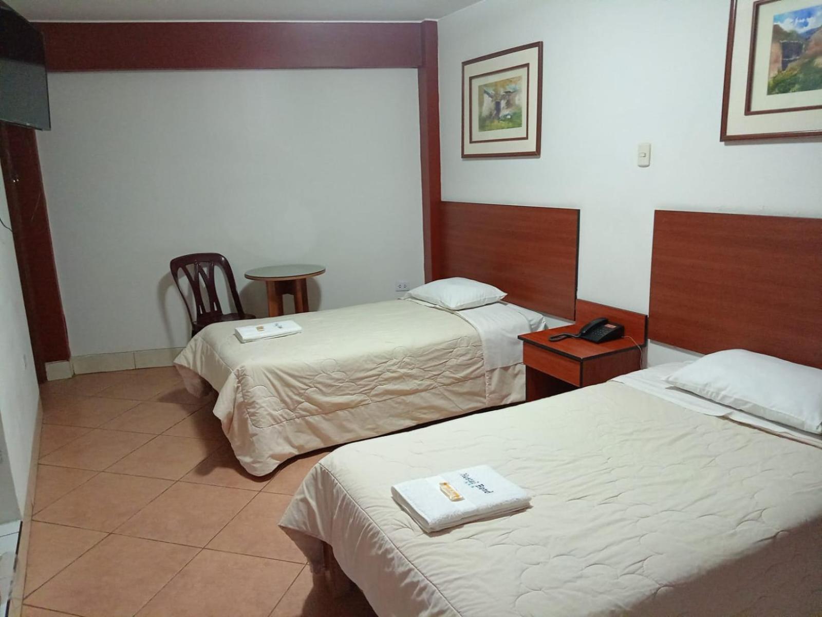 חוארז Hostal Bond מראה חיצוני תמונה